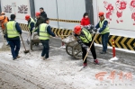 西安今明两天仍有雨雪天气 昨日全市超30万人上街除雪 - 西安网