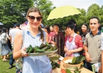 外国游客喜欢来中国过节 - 西安网