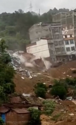 广西暴雨 6栋高楼突然倒塌 路人惊呼 - 西安网