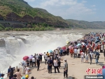 每日限流13500人黄河壶口瀑布景区迎来五一客流高峰 - 西安网