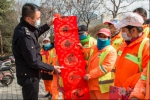 挥毫泼墨韵新春 吉祥福气送万家 西安航空基地开展迎新春送春联文化惠民活动 - 西安网