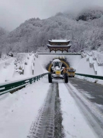 省道国道多路段积雪  210国道长安山区段和108国道进山口实行交通管制禁止通行 - 西安网