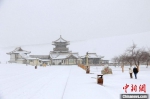 甘肃敦煌迎今冬首场降雪：大漠雪景分外妖娆 - 西安网