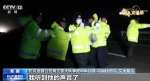 过年｜记者亲历新疆三十里风区15级大风下的道路救援 - 西安网