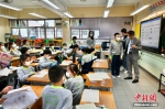 【图片故事】深港跨境小学生重返香港校园就读记 - 西安网